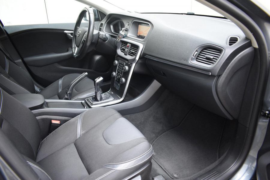 Volvo V40 T2 122PK Nordic+ / Navigatie / Camera / Cruise Control / Stoelverwarming / LM Velgen /