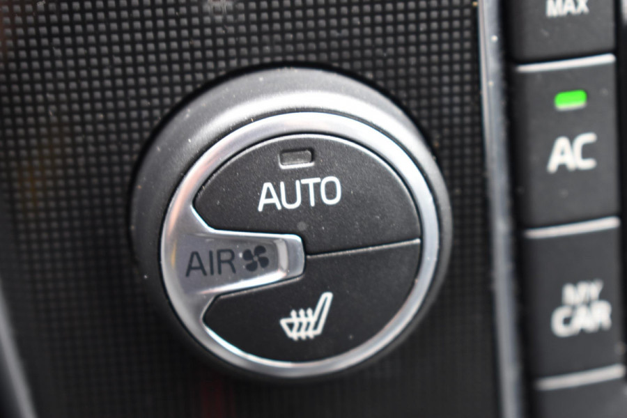 Volvo V40 T2 122PK Nordic+ / Navigatie / Camera / Cruise Control / Stoelverwarming / LM Velgen /