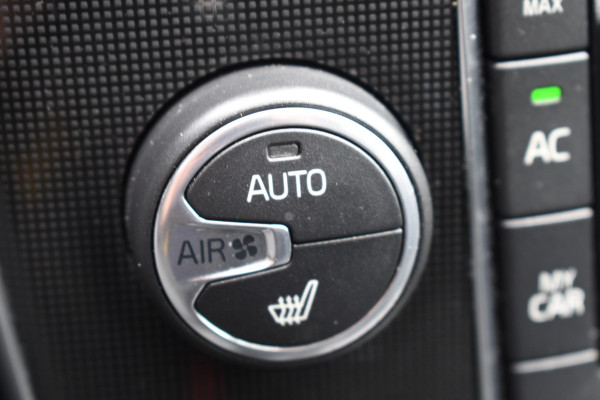Volvo V40 T2 122PK Nordic+ / Navigatie / Camera / Cruise Control / Stoelverwarming / LM Velgen /