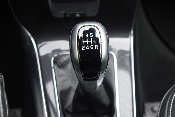 Volvo V40 T2 122PK Nordic+ / Navigatie / Camera / Cruise Control / Stoelverwarming / LM Velgen /