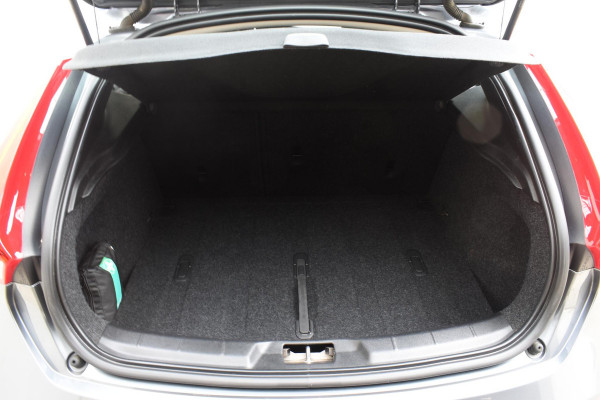 Volvo V40 T2 122PK Nordic+ / Navigatie / Camera / Cruise Control / Stoelverwarming / LM Velgen /