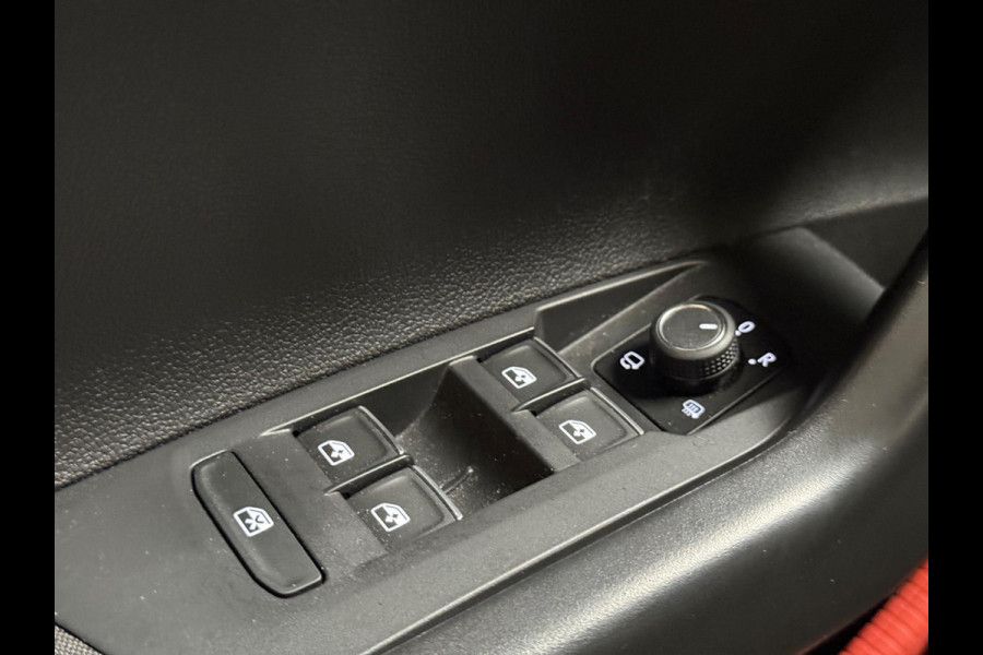 Volkswagen Taigo 1.0 TSI R-Line Business | Automaat | camera | DAB | Beats audio | stoelverwarming