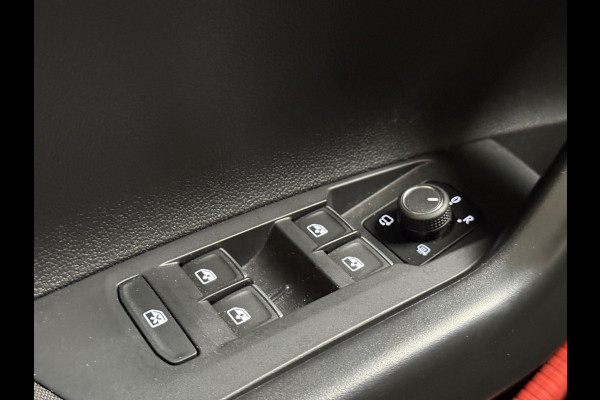 Volkswagen Taigo 1.0 TSI R-Line Business | Automaat | camera | DAB | Beats audio | stoelverwarming