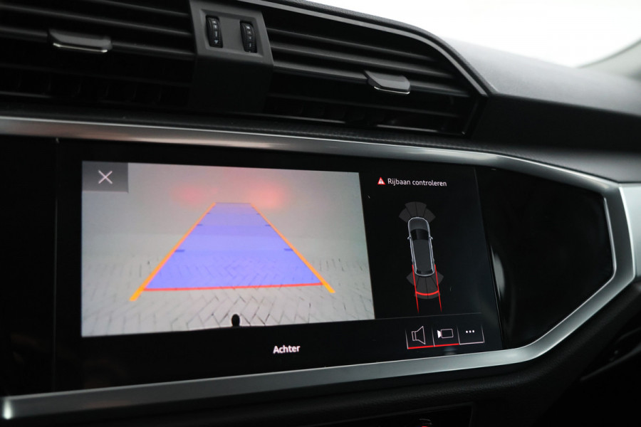 Audi Q3 35 TFSI Advanced edition Airco, Apple carplay, Achterruitrij camera.