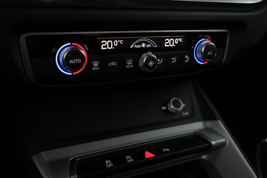 Audi Q3 35 TFSI Advanced edition Airco, Apple carplay, Achterruitrij camera.