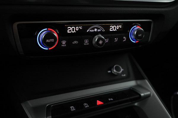 Audi Q3 35 TFSI Advanced edition Airco, Apple carplay, Achterruitrij camera.