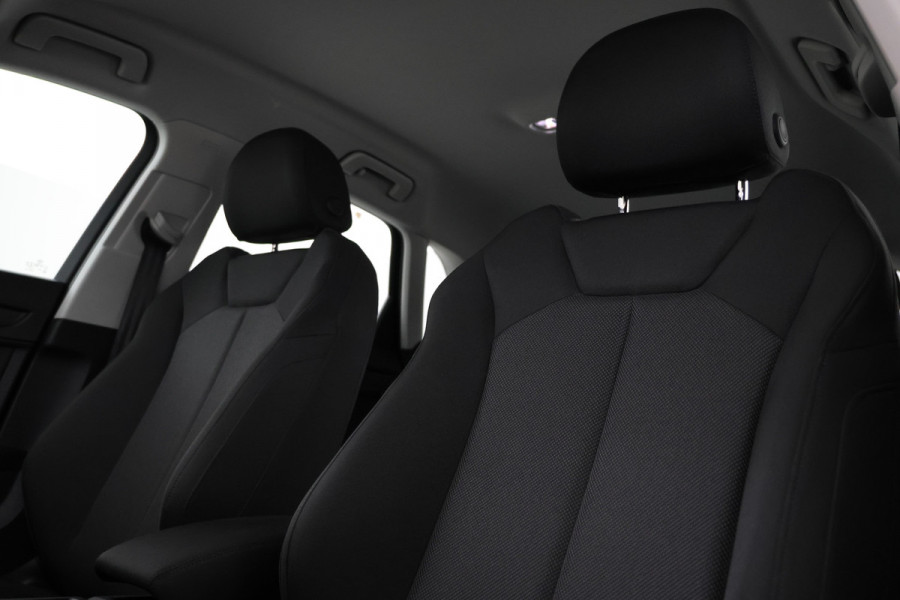 Audi Q3 35 TFSI Advanced edition Airco, Apple carplay, Achterruitrij camera.