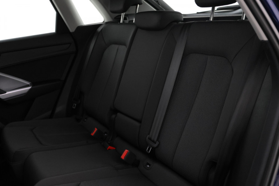 Audi Q3 35 TFSI Advanced edition Airco, Apple carplay, Achterruitrij camera.