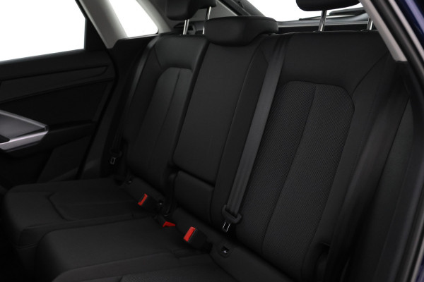 Audi Q3 35 TFSI Advanced edition Airco, Apple carplay, Achterruitrij camera.