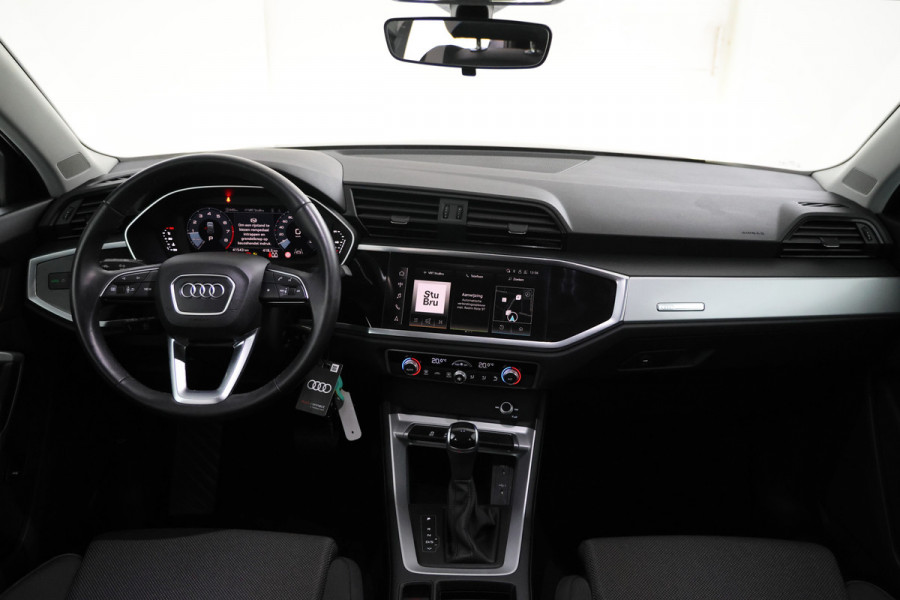 Audi Q3 35 TFSI Advanced edition Airco, Apple carplay, Achterruitrij camera.