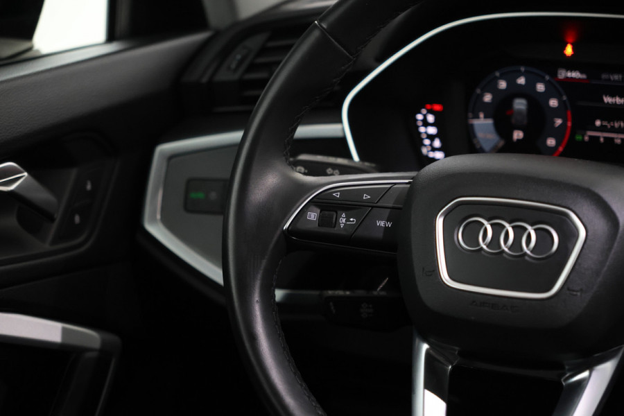 Audi Q3 35 TFSI Advanced edition Airco, Apple carplay, Achterruitrij camera.