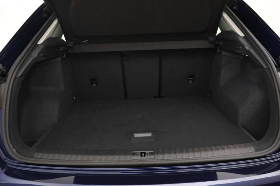 Audi Q3 35 TFSI Advanced edition Airco, Apple carplay, Achterruitrij camera.