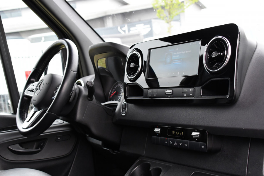 Mercedes-Benz Sprinter 319 3.0 CDI L2H1 AMG Edition Adaptieve Cruise, 360 Camera, LED, Leder, 10,5" Mbux, NAVI, Carplay, Stoelverwarming, BOM VOL!