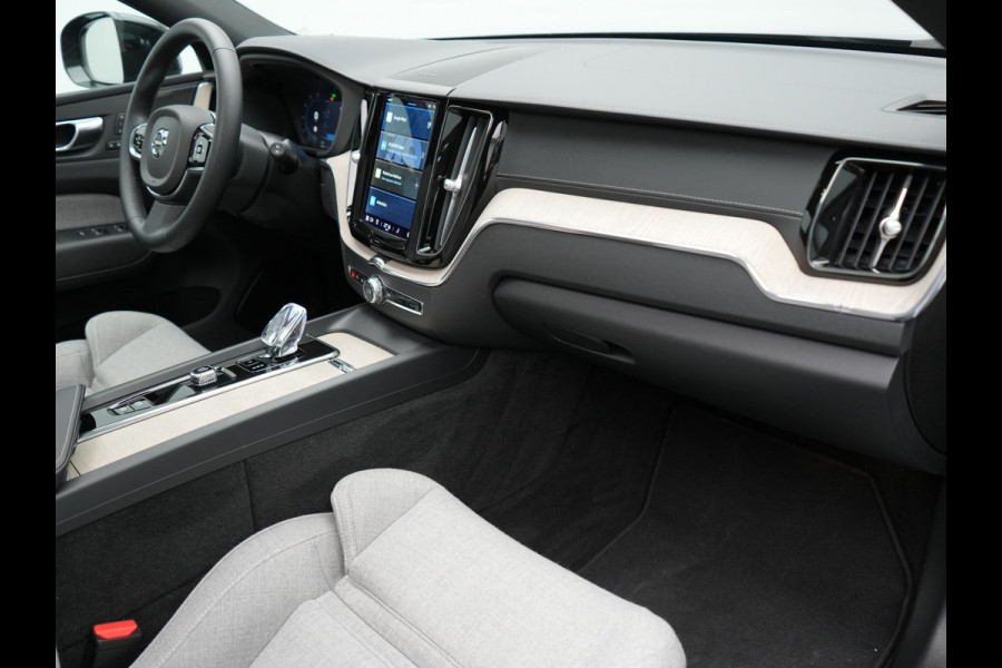Volvo XC60 T8 Plug-in hybrid AWD Ultimate Dark PHEV | Panodak | Trekhaak af Fabriek  | Adaptive Cruise | Head Up | Tailored Wool Sportstoelen Memory | Harman Kardon | 360 Camera | 20"L.M | Keyless | Google Maps |