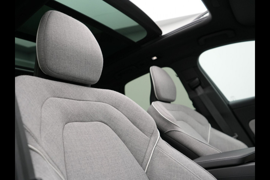 Volvo XC60 T8 Plug-in hybrid AWD Ultimate Dark PHEV | Panodak | Trekhaak af Fabriek  | Adaptive Cruise | Head Up | Tailored Wool Sportstoelen Memory | Harman Kardon | 360 Camera | 20"L.M | Keyless | Google Maps |