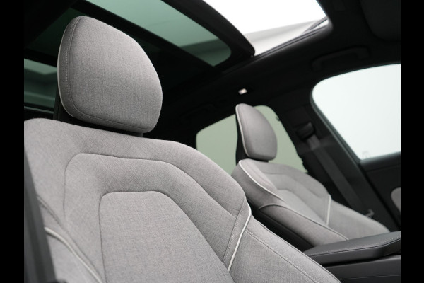 Volvo XC60 T8 Plug-in hybrid AWD Ultimate Dark PHEV | Panodak | Trekhaak af Fabriek  | Adaptive Cruise | Head Up | Tailored Wool Sportstoelen Memory | Harman Kardon | 360 Camera | 20"L.M | Keyless | Google Maps |