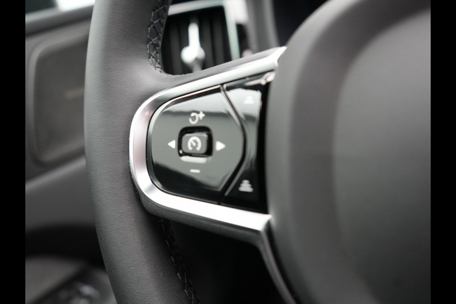 Volvo XC60 T8 Plug-in hybrid AWD Ultimate Dark PHEV | Panodak | Trekhaak af Fabriek  | Adaptive Cruise | Head Up | Tailored Wool Sportstoelen Memory | Harman Kardon | 360 Camera | 20"L.M | Keyless | Google Maps |