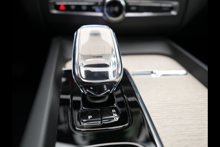 Volvo XC60 T8 Plug-in hybrid AWD Ultimate Dark PHEV | Panodak | Trekhaak af Fabriek  | Adaptive Cruise | Head Up | Tailored Wool Sportstoelen Memory | Harman Kardon | 360 Camera | 20"L.M | Keyless | Google Maps |