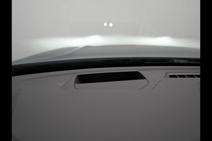 Volvo XC60 T8 Plug-in hybrid AWD Ultimate Dark PHEV | Panodak | Trekhaak af Fabriek  | Adaptive Cruise | Head Up | Tailored Wool Sportstoelen Memory | Harman Kardon | 360 Camera | 20"L.M | Keyless | Google Maps |