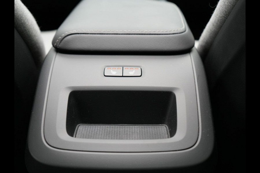 Volvo XC60 T8 Plug-in hybrid AWD Ultimate Dark PHEV | Panodak | Trekhaak af Fabriek  | Adaptive Cruise | Head Up | Tailored Wool Sportstoelen Memory | Harman Kardon | 360 Camera | 20"L.M | Keyless | Google Maps |