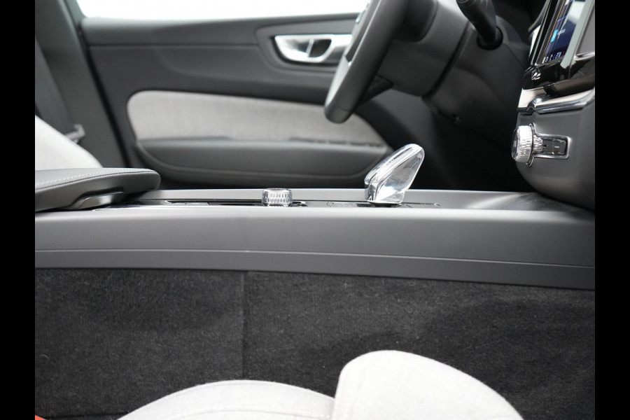 Volvo XC60 T8 Plug-in hybrid AWD Ultimate Dark PHEV | Panodak | Trekhaak af Fabriek  | Adaptive Cruise | Head Up | Tailored Wool Sportstoelen Memory | Harman Kardon | 360 Camera | 20"L.M | Keyless | Google Maps |