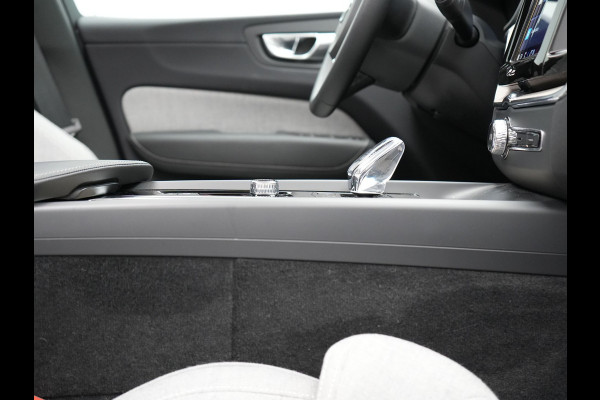 Volvo XC60 T8 Plug-in hybrid AWD Ultimate Dark PHEV | Panodak | Trekhaak af Fabriek  | Adaptive Cruise | Head Up | Tailored Wool Sportstoelen Memory | Harman Kardon | 360 Camera | 20"L.M | Keyless | Google Maps |