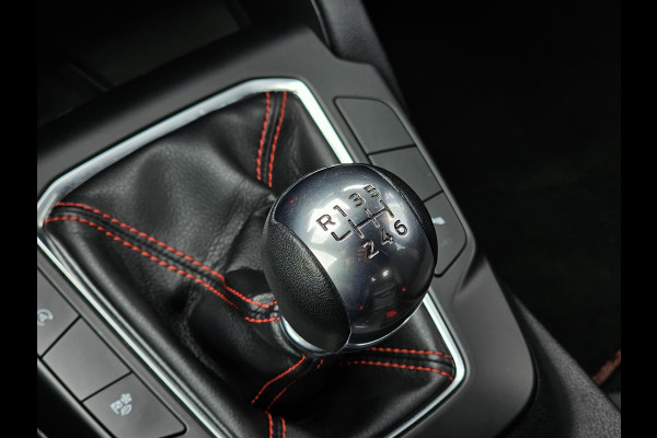 Ford Kuga 1.5 EcoBoost ST-Line 150pk | Winter Pack | Camera | Navigatie | Half leder | Full led | Rode remklauwen
