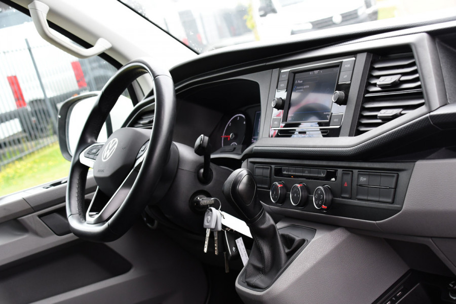Volkswagen Transporter 2.0 TDI L2H1 30 Bulli Edition Adaptieve Cruise, Camera, Carplay, LED, Automaat, Stoelverwarming, Multimedia, 150PK, Uniek!