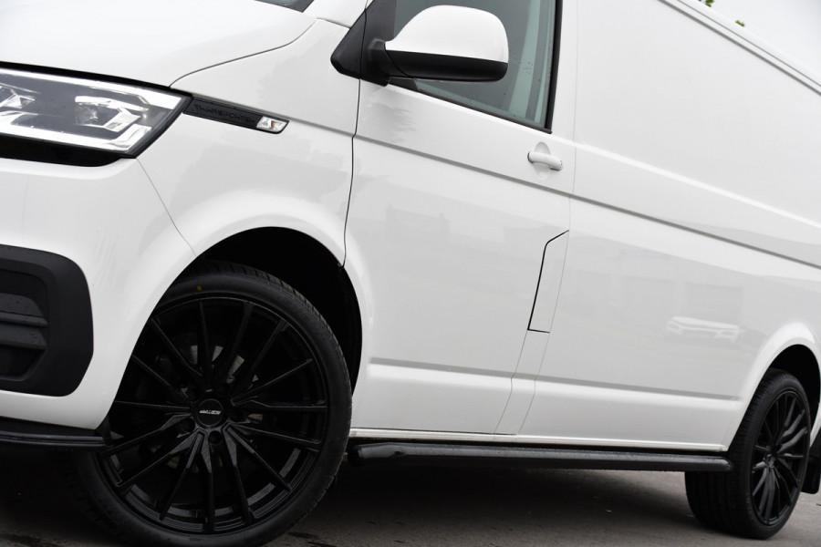 Volkswagen Transporter 2.0 TDI L2H1 30 Bulli Edition Adaptieve Cruise, Camera, Carplay, LED, Automaat, Stoelverwarming, Multimedia, 150PK, Uniek!