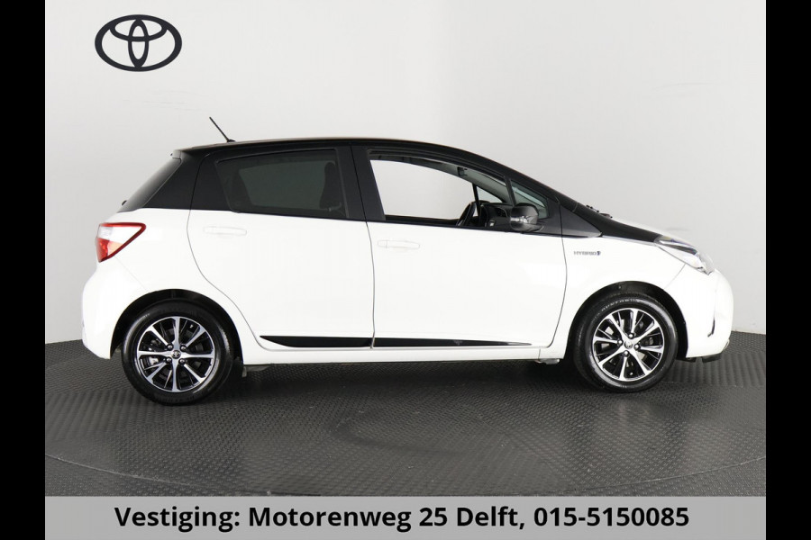 Toyota Yaris 1.5 HYBRID DESIGN SPORT BI-TONE AUTOMAAT CLOUD NAVIGATIE. BIJNA 2020.CAMERA. GARANTIE TOT 2030