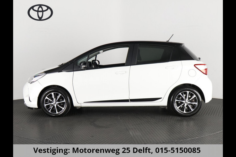 Toyota Yaris 1.5 HYBRID DESIGN SPORT BI-TONE AUTOMAAT CLOUD NAVIGATIE. BIJNA 2020.CAMERA. GARANTIE TOT 2030