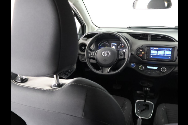 Toyota Yaris 1.5 HYBRID DESIGN SPORT BI-TONE AUTOMAAT CLOUD NAVIGATIE. BIJNA 2020.CAMERA. GARANTIE TOT 2030