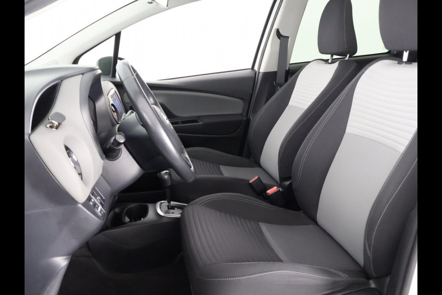 Toyota Yaris 1.5 HYBRID DESIGN SPORT BI-TONE AUTOMAAT CLOUD NAVIGATIE. BIJNA 2020.CAMERA. GARANTIE TOT 2030