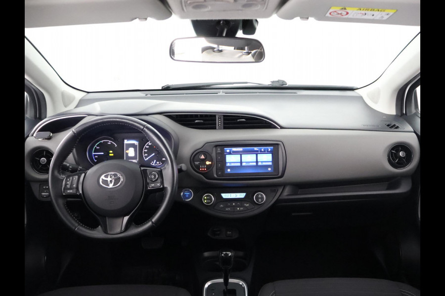 Toyota Yaris 1.5 HYBRID DESIGN SPORT BI-TONE AUTOMAAT CLOUD NAVIGATIE. BIJNA 2020.CAMERA. GARANTIE TOT 2030