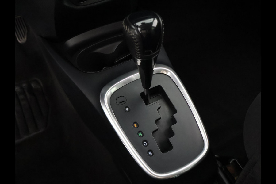 Toyota Yaris 1.5 HYBRID DESIGN SPORT BI-TONE AUTOMAAT CLOUD NAVIGATIE. BIJNA 2020.CAMERA. GARANTIE TOT 2030
