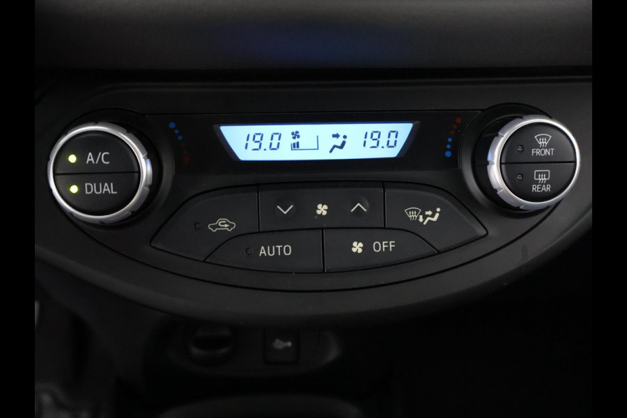 Toyota Yaris 1.5 HYBRID DESIGN SPORT BI-TONE AUTOMAAT CLOUD NAVIGATIE. BIJNA 2020.CAMERA. GARANTIE TOT 2030