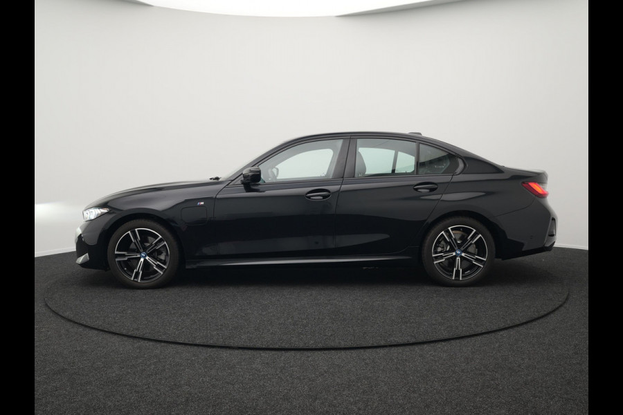 BMW 3-serie 330e M Sport Plug In Hybrid 293pk PHEV | Widescreen Navi |Head Up | Alcantara Sportstoelen Verwarmd | Sfeerverlichting | Camera | BLIS | Keyless |