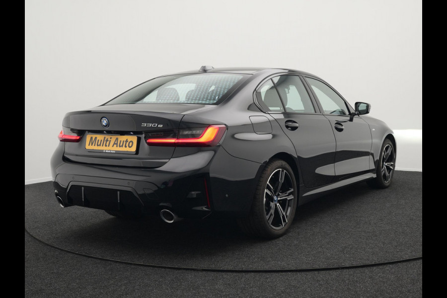 BMW 3-serie 330e M Sport Plug In Hybrid 293pk PHEV | Widescreen Navi |Head Up | Alcantara Sportstoelen Verwarmd | Sfeerverlichting | Camera | BLIS | Keyless |