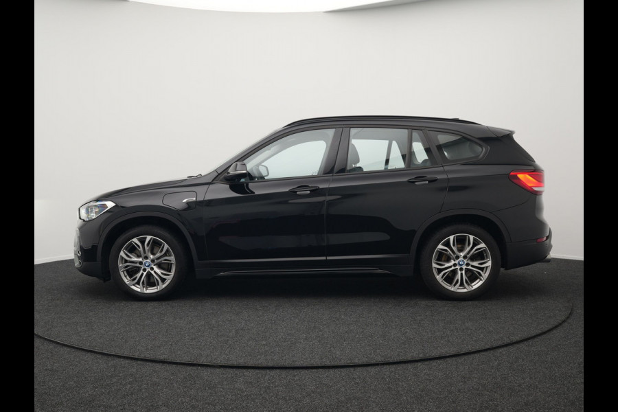 BMW X1 xDrive25e Sportline Plug In Hybrid 220pk PHEV | Camera | Sportstoelen Verwamd | Navi Prof | DAB | 18"L.M | LED Koplampen |
