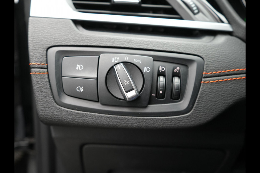 BMW X1 xDrive25e Sportline Plug In Hybrid 220pk PHEV | Camera | Sportstoelen Verwamd | Navi Prof | DAB | 18"L.M | LED Koplampen |