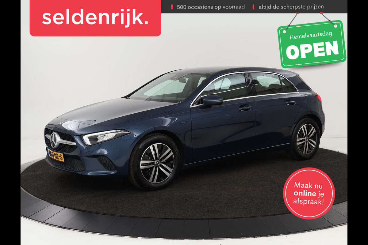 Mercedes-Benz A-Klasse 250e Urban | Stoelverwarming | Camera | Sfeerverlichting | Full LED | Half leder | Park Assist | Climate control | DAB | Bluetooth | Cruise control Mercedes-Benz A-Klasse 250e Urban | Stoelverwarming | Camera | Sfeerverlichting | Full LED | Half leder | Park Assist | Climate control | DAB | Bluetooth | Cruise control