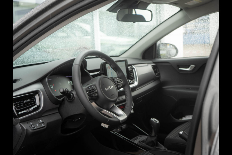 Kia Stonic 1.0 T-GDi MHEV DynamicLine ANWB Private Lease v.a € 364 | Navigatie | PDC |