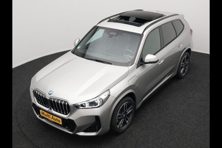 BMW X1 xDrive30e M Sport Plug In Hybrid 326pk PHEV | Trekhaak af Fabriek | Panodak | Adaptive Cruise | Widescreen Navi | 360 Camera | Alcantara Sportstoelen Massage & Memory | Harman Kardon |