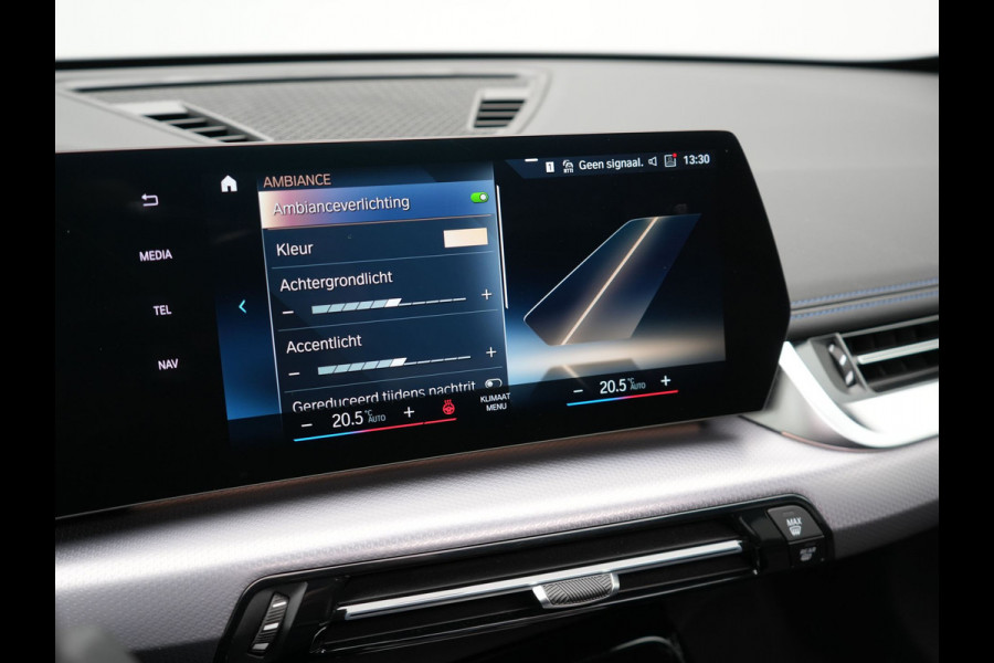 BMW X1 xDrive30e M Sport Plug In Hybrid 326pk PHEV | Trekhaak af Fabriek | Panodak | Adaptive Cruise | Widescreen Navi | 360 Camera | Alcantara Sportstoelen Massage & Memory | Harman Kardon |