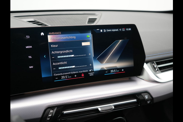 BMW X1 xDrive30e M Sport Plug In Hybrid 326pk PHEV | Trekhaak af Fabriek | Panodak | Adaptive Cruise | Widescreen Navi | 360 Camera | Alcantara Sportstoelen Massage & Memory | Harman Kardon |