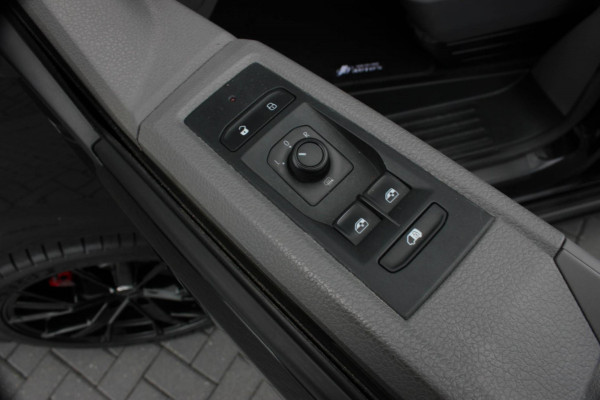 Volkswagen Transporter 2.0 TDI L2H1 150PK JB-EDITION DSG / PDC / VERLAGINGSVEREN / LEDEREN BEKLEDING / FULL / APPLE CARPLAY / NAVI