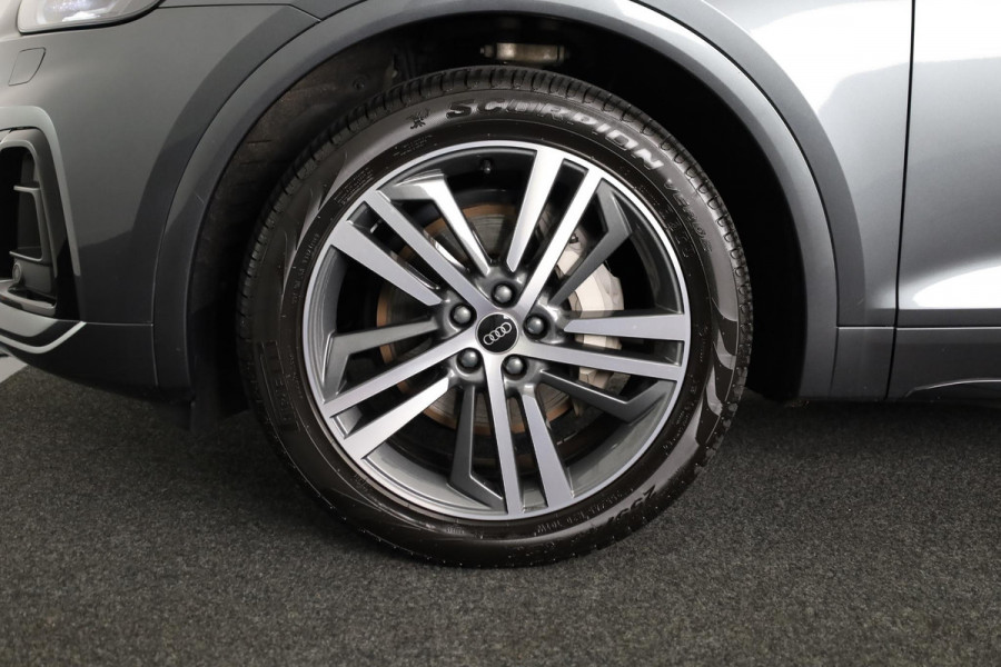 Audi Q5 55 TFSI e quattro Competition 367pk Plug in Hybrid | Panoramadak | Luchtvering | Diamond stitching leder interieur | Trekhaak | Stoelverwarming