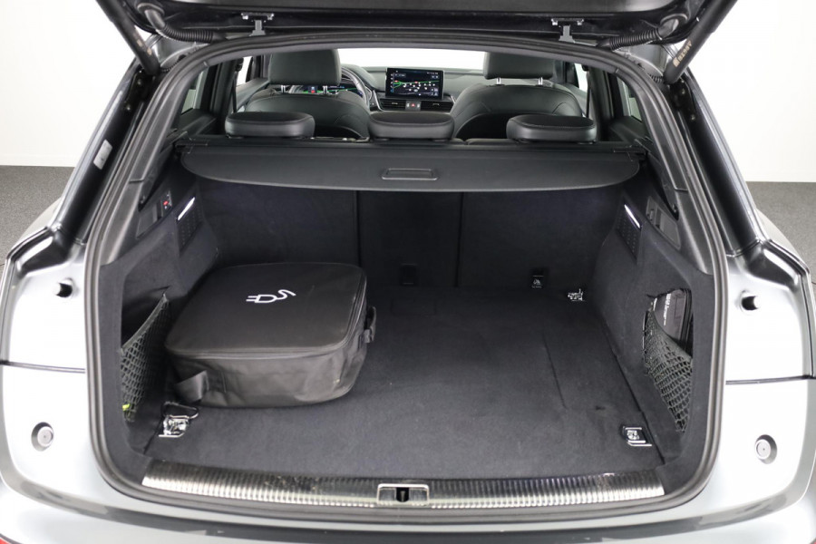 Audi Q5 55 TFSI e quattro Competition 367pk Plug in Hybrid | Panoramadak | Luchtvering | Diamond stitching leder interieur | Trekhaak | Stoelverwarming