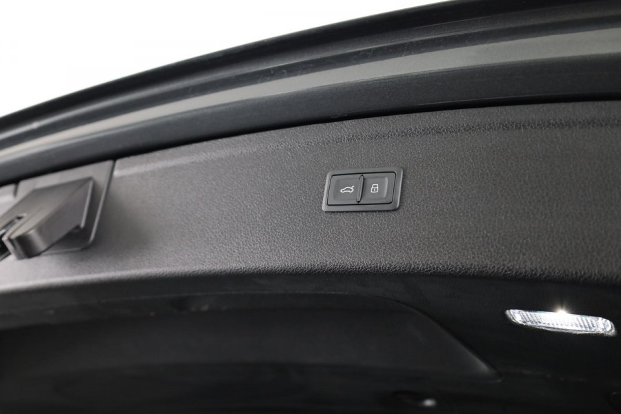 Audi Q5 55 TFSI e quattro Competition 367pk Plug in Hybrid | Panoramadak | Luchtvering | Diamond stitching leder interieur | Trekhaak | Stoelverwarming