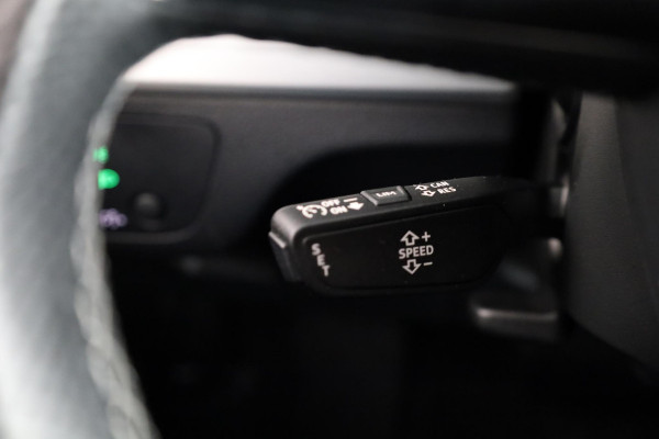 Audi Q5 55 TFSI e quattro Competition 367pk Plug in Hybrid | Panoramadak | Luchtvering | Diamond stitching leder interieur | Trekhaak | Stoelverwarming